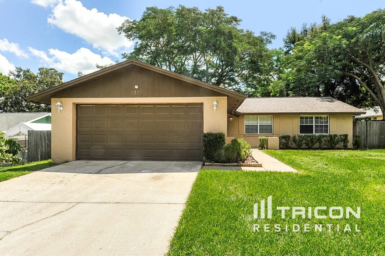 Foto principal - 1203 Seffner Valrico Rd
