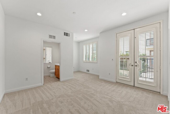 Building Photo - 5738 S Celedon Creek