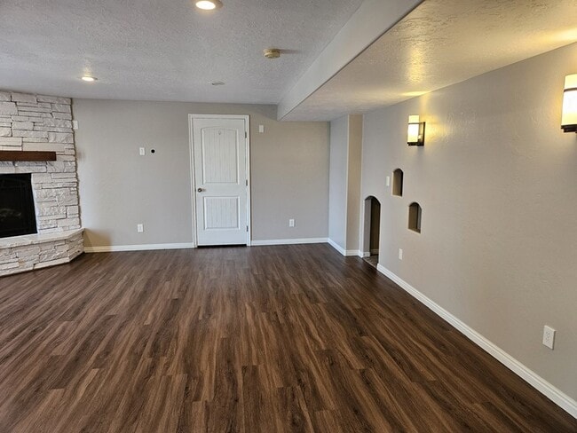 Building Photo - 4211 Lodge Pole Dr