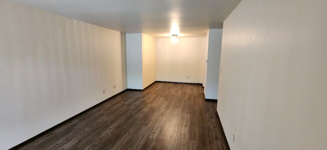 Building Photo - 5101 N Lovers Lane Rd