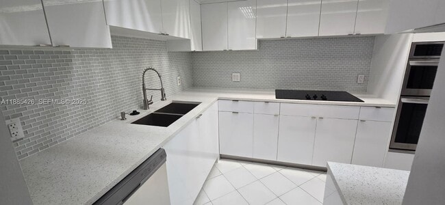 Building Photo - 2843 S Bayshore Dr