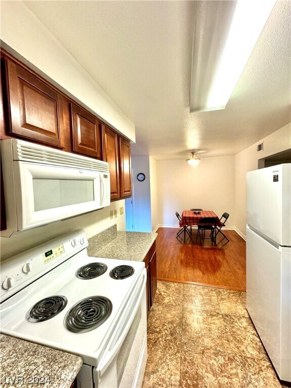 Building Photo - 4390 Sandy River Dr