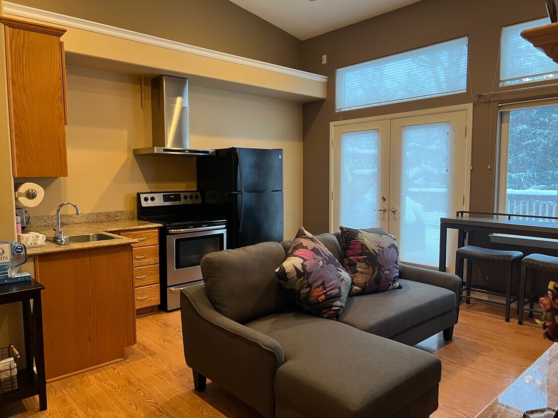 Primary Photo - 5701 De Armoun Rd