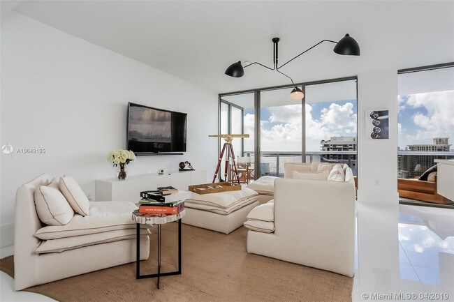Building Photo - 5875 Collins Ave