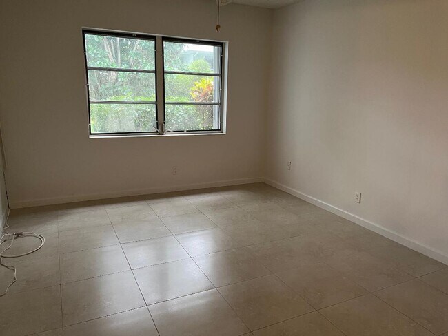 Building Photo - 2360 SW 22nd Ave