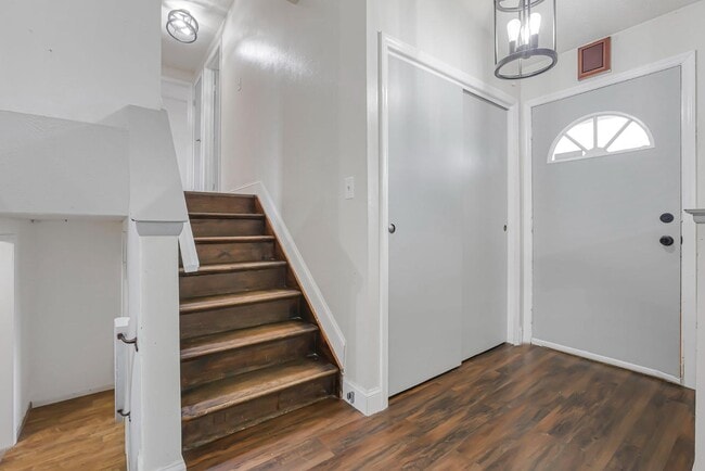 Building Photo - 2543 Stonington Ave