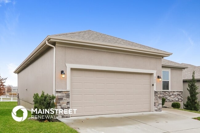 Building Photo - 211 NE Kim Ct