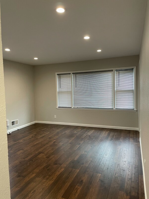 Building Photo - 2751 S 70th St