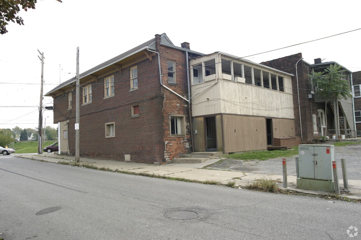 Alternate Building View - 4434 Warner Rd