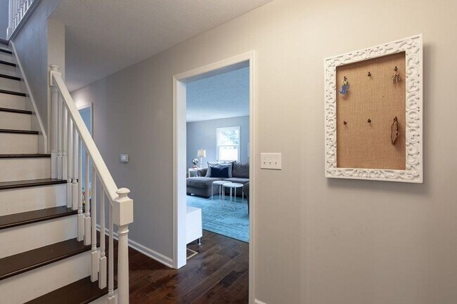 Foto del edificio - Beautiful home located in Sycamore Knolls!