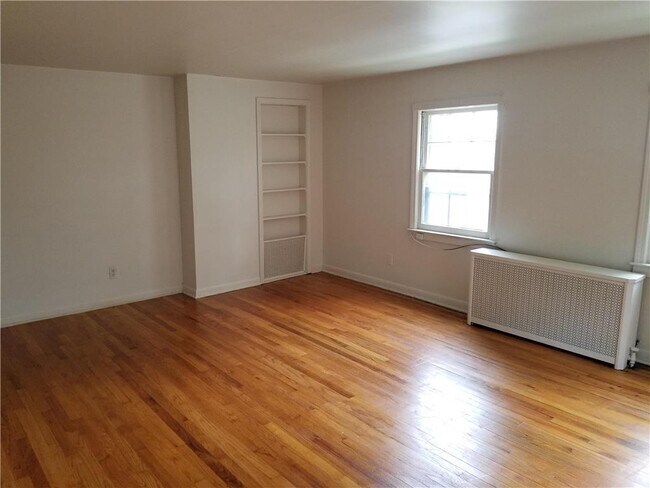 Building Photo - 422 N Albright Ave