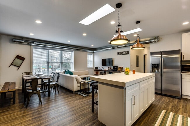 Foto del edificio - 706 N Racine Ave