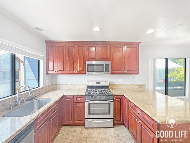 Foto del edificio - Light-Filled 2BD/2BA Top-Floor Condo in Mira Mesa with Granite Kitchen, Private Balcony & Pool