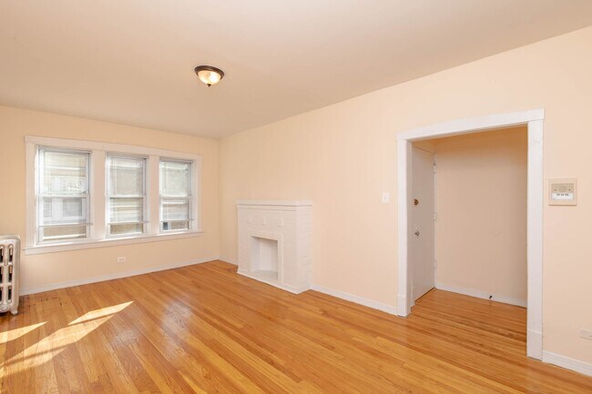 Foto del edificio - Newly renovated 2bed in Albany Park - heat...