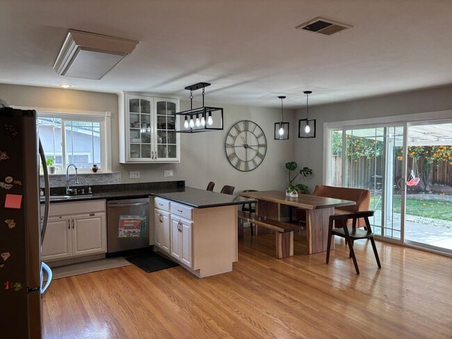 Building Photo - WEST SAN JOSE - Updated home with open flo...