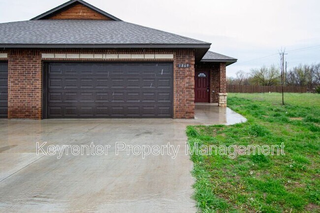 Foto del edificio - 1869 Cypress Ln