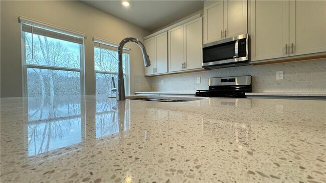 Foto del edificio - 228 Water Oak Wy