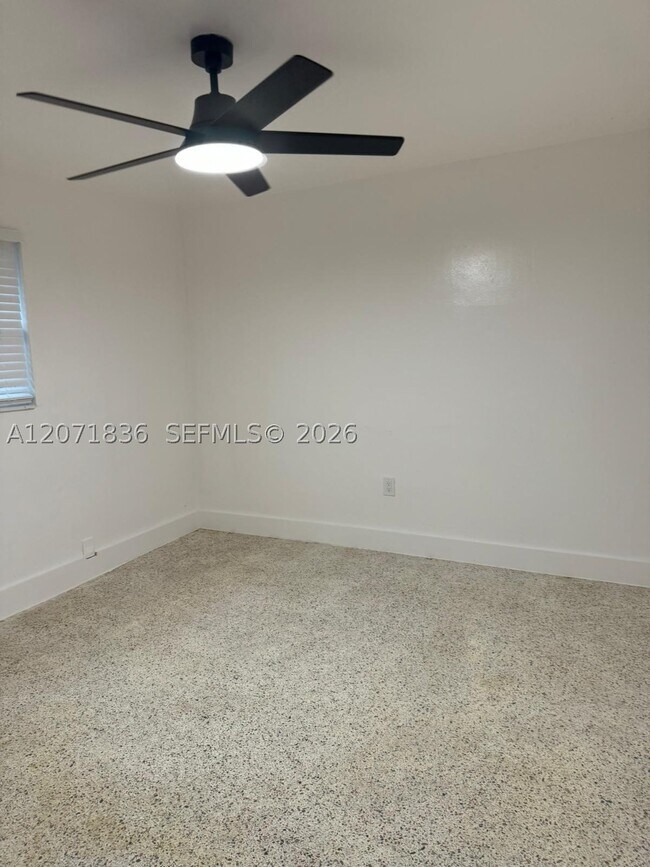 Building Photo - 15941 NE 18th Ct