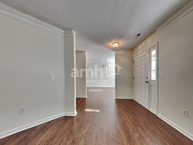 Foto del edificio - 6527 Forest Cross Dr