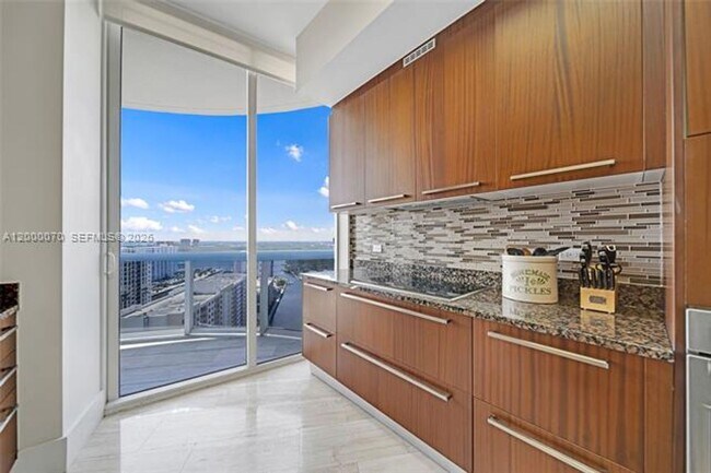 Foto del edificio - 16001 Collins Ave