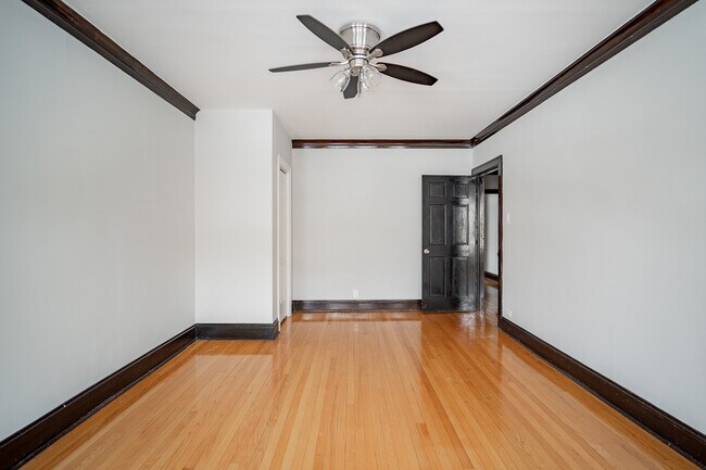 Building Photo - 5075 N Wolcott Ave