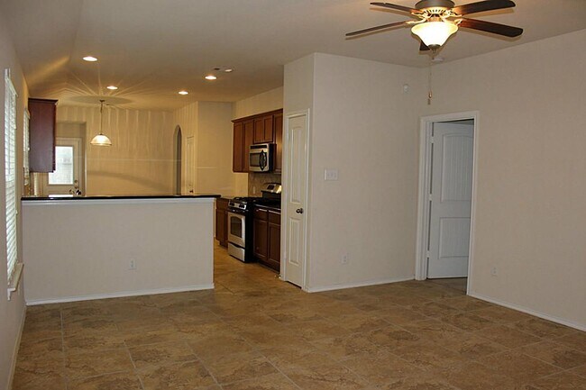 Foto del edificio - 3043 Heather Grove Lane