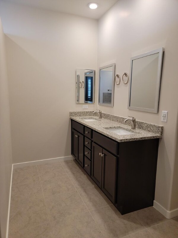 Foto principal - 10138 S Solar Ave