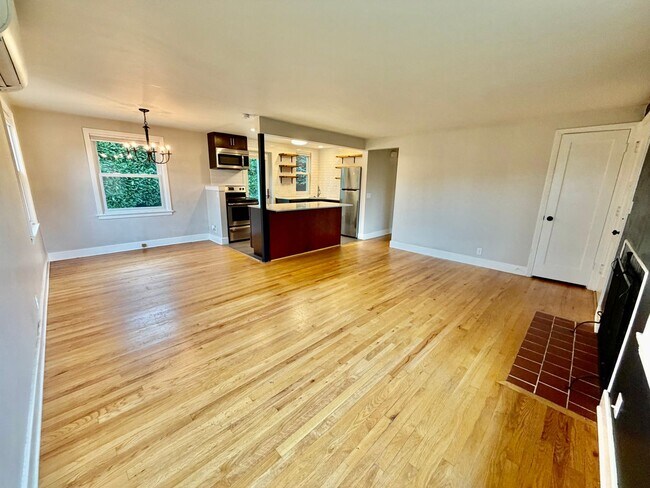 Foto del edificio - 2115 33rd Ave W