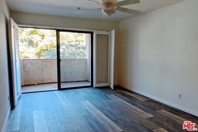 Building Photo - 501 Palisades Dr