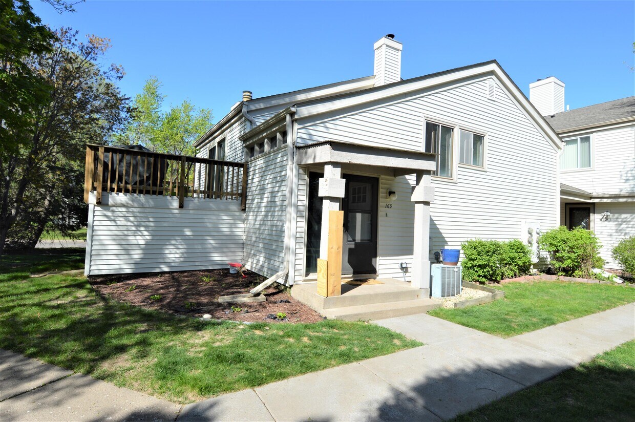 Primary Photo - 169 Bordeaux Ct