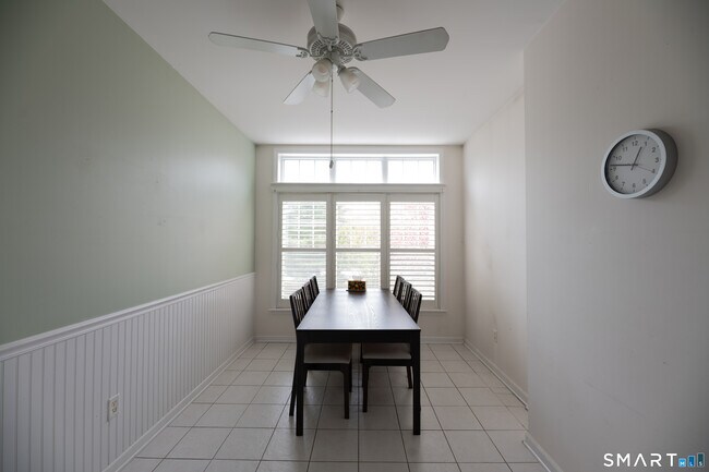 Foto del edificio - 291 Silver Brook Rd
