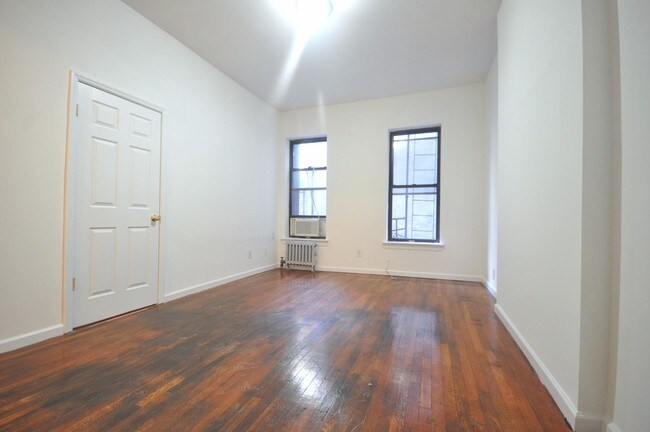Building Photo - 1028 2nd Ave