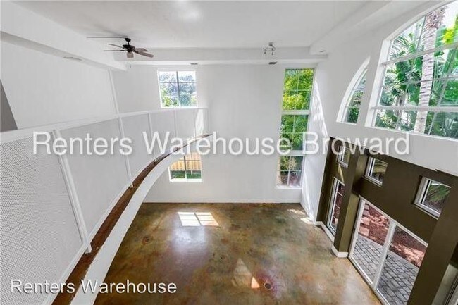 Foto del edificio - 705-709 NE 5th Ave