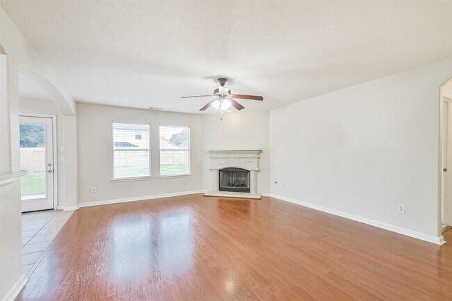 Foto del edificio - 21903 Whispering Daisy Ct