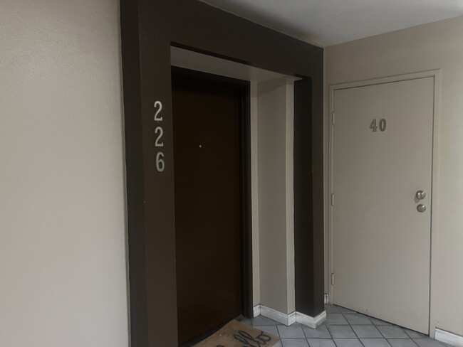 Foto del edificio - 7826 Topanga Canyon Blvd