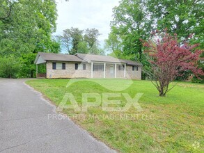 Building Photo - 1809 S Hills Dr
