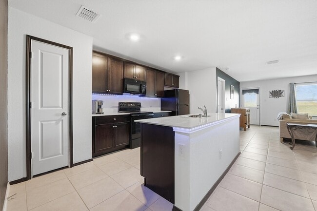 Building Photo - 1393 Beach Dr