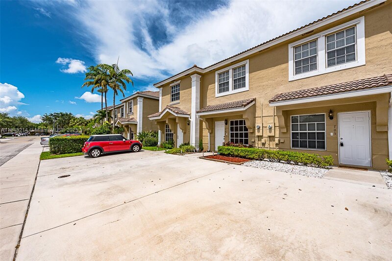 Foto principal - 705 SW 122nd Ave