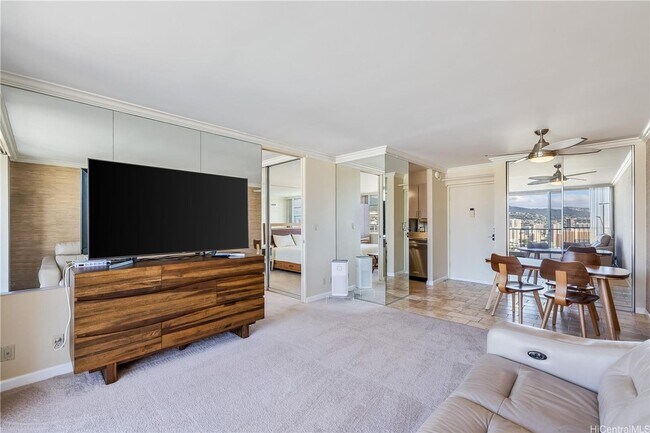 Foto del edificio - Fully Furnished Unit at Sought after Villa...