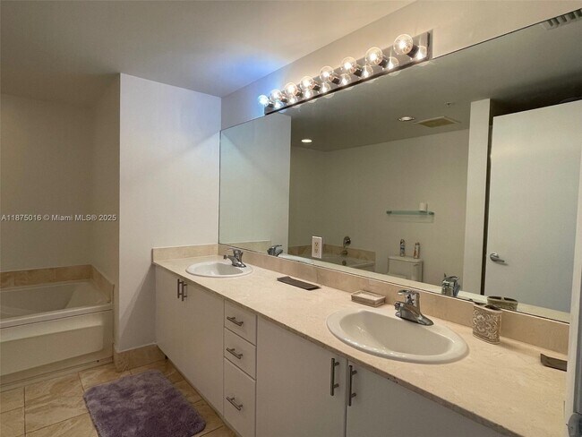 Building Photo - 17375 Collins Ave