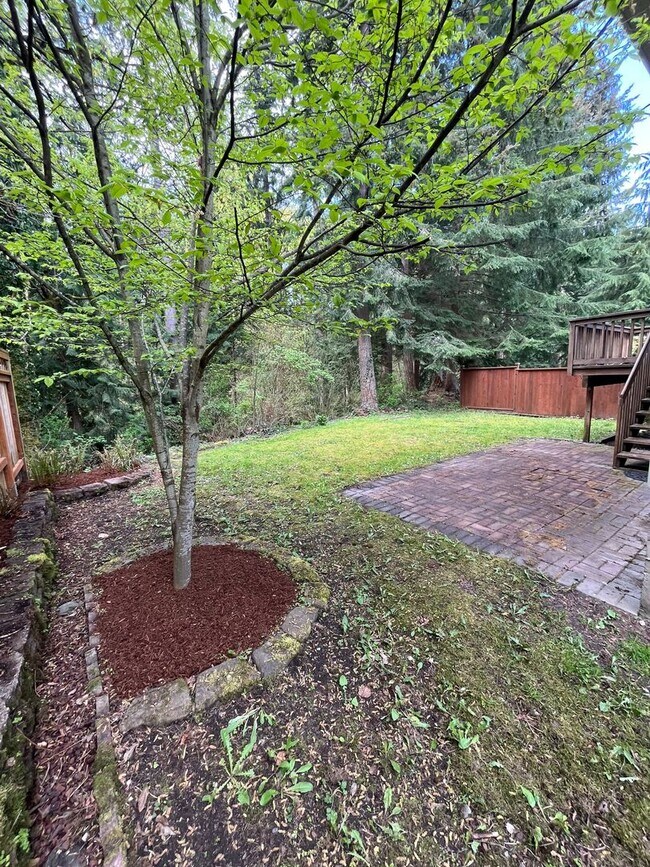 Building Photo - Large Home in Central Bellingham Close to ...