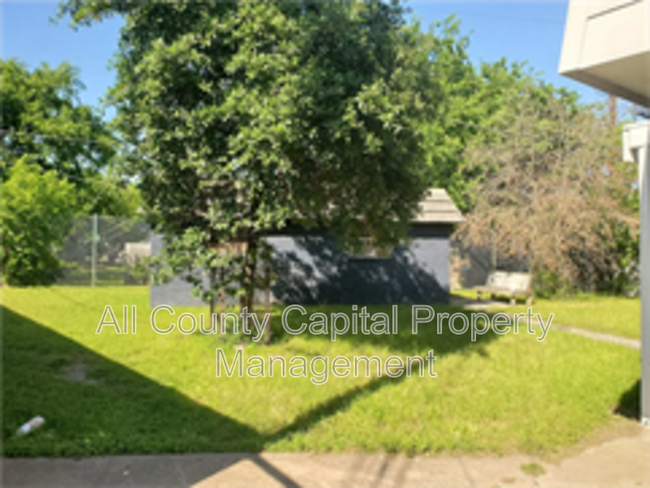 Building Photo - 302 Carmen Ct