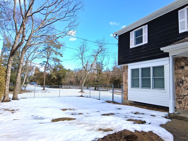 Building Photo - 34 Old East Neck Rd