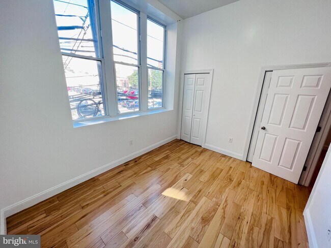 Building Photo - 439 N 13th St