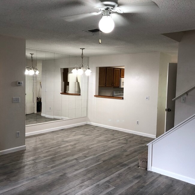 Building Photo - 862 Commonwealth Ct