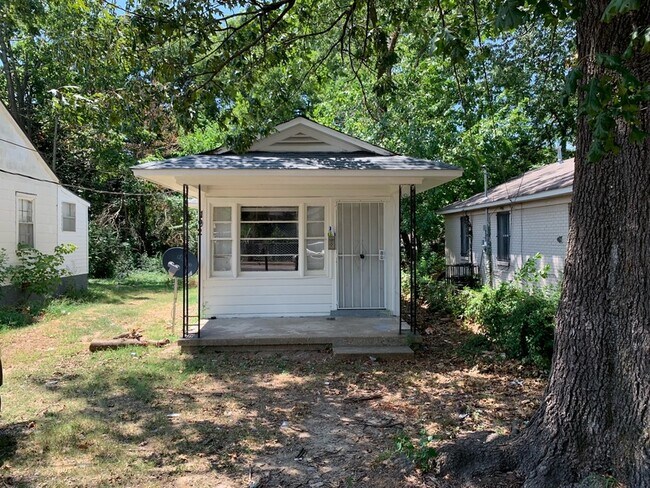 Building Photo - 291 Red Oak St