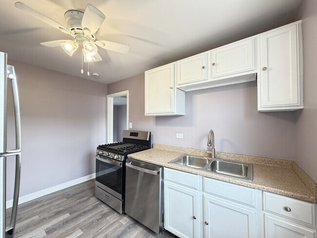 Foto del edificio - 2057 E 72nd St