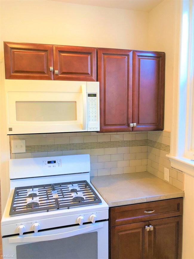Foto del edificio - 2 br, 1 bath  - 5907 Carpenter St Fl 1