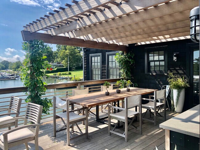 Foto del edificio - 8 Chequit Ave