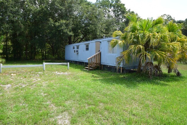 Foto del edificio - 2BR, 1BA Mobile Home with screened patio